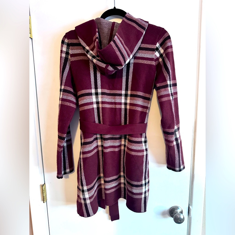 Comfy plaid hooded sweater with pockets, Size Medium
